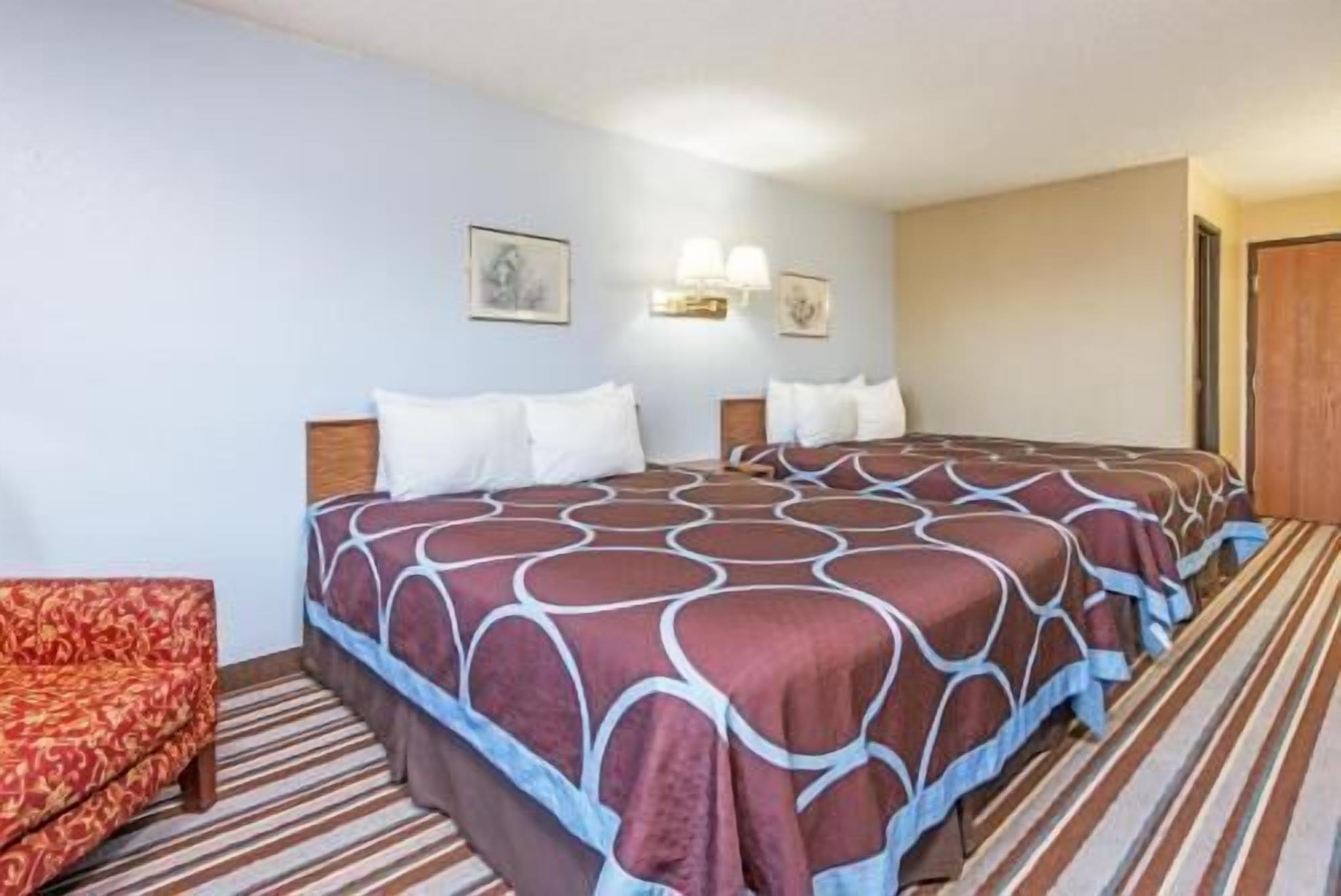 ستائر تعتيم ومكواة/لوح كي وأسرّة أطفال/رضّع (مجانًا) وأسرّة قابلة للطي