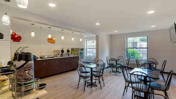 Free daily continental breakfast