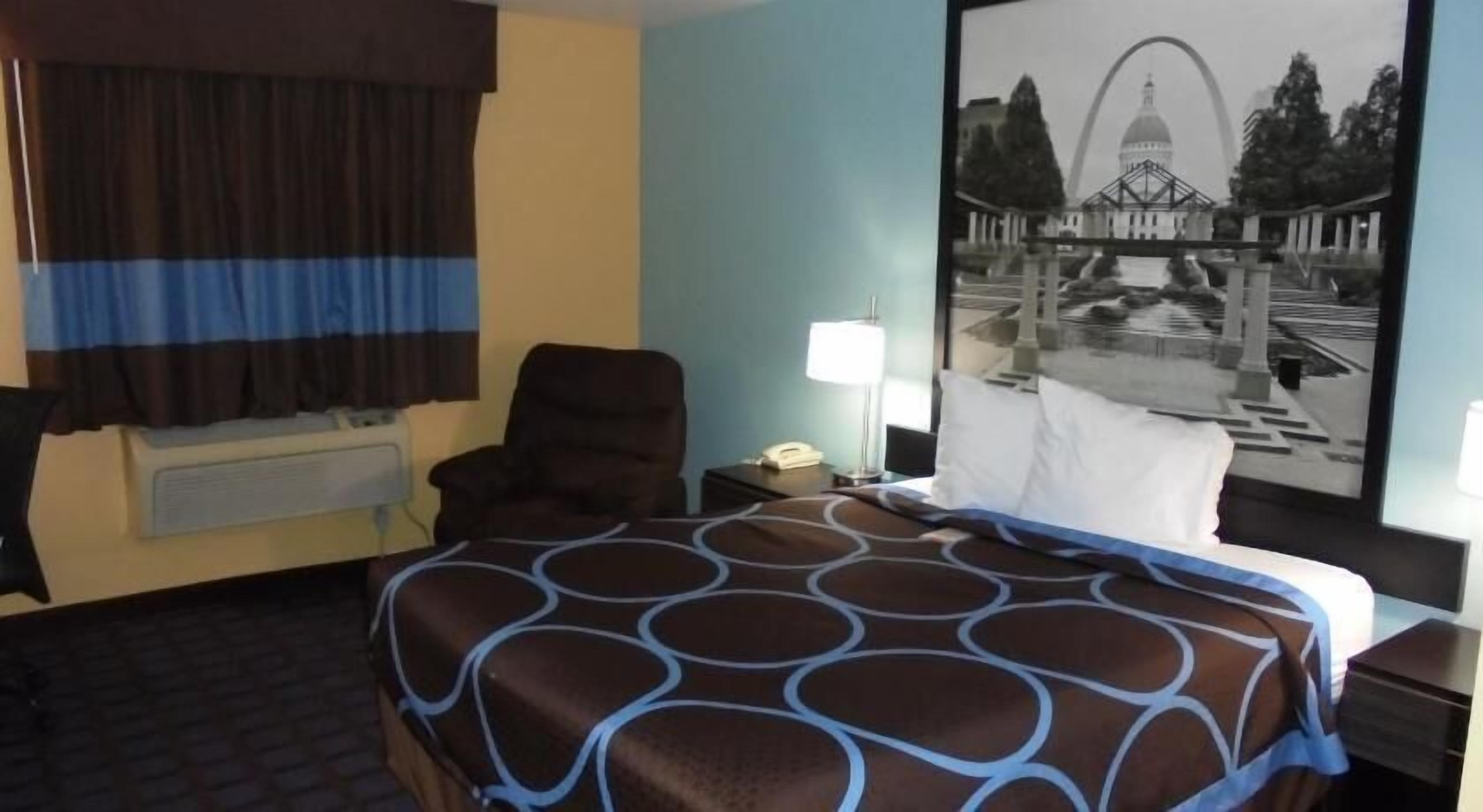 Desk, laptop workspace, blackout curtains, free cots/infant beds