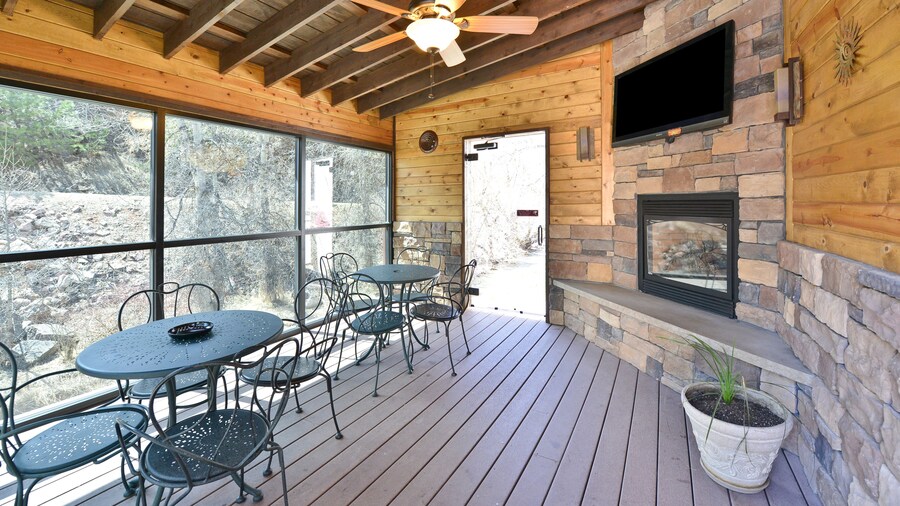 Super 8 by Wyndham Deadwood / Black Hills Area