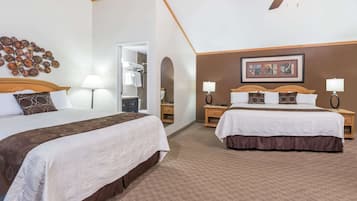 Deluxe-Zimmer, Mehrere Betten, Nichtraucher, Poolblick | Pillowtop-Betten, Verdunkelungsvorhänge, Bügeleisen/Bügelbrett