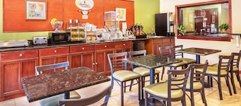 Super 8 by Wyndham Tilton/Lake Winnipesaukee