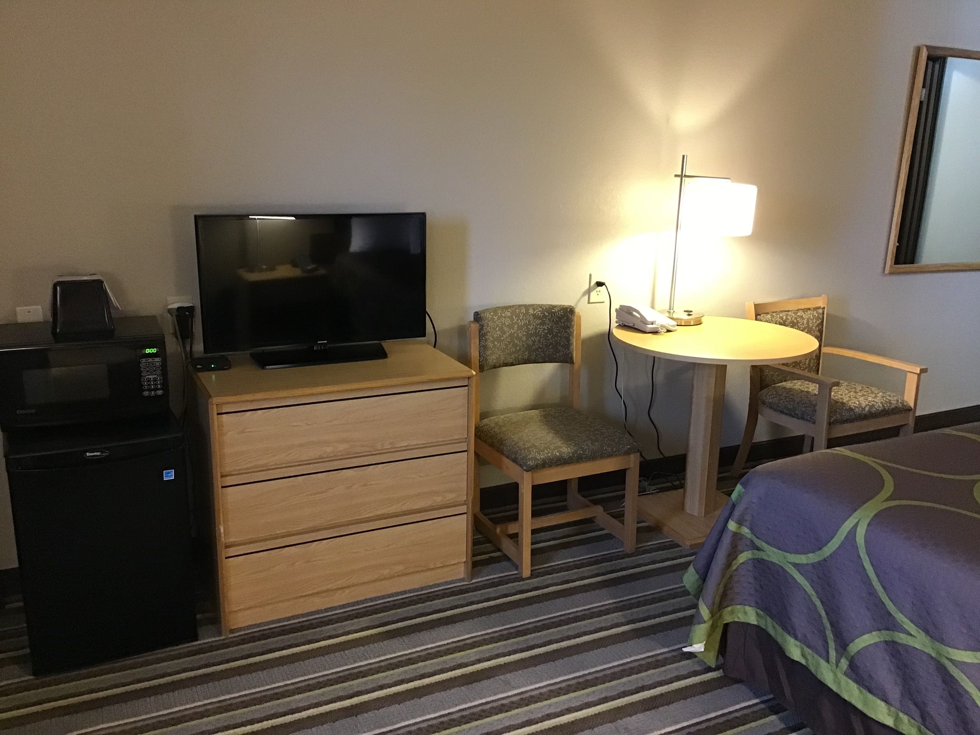 room, 1 queen bed, non smoking (pet-friendly) | free cots/infant beds, free wifi, bed sheets, alarm clocks