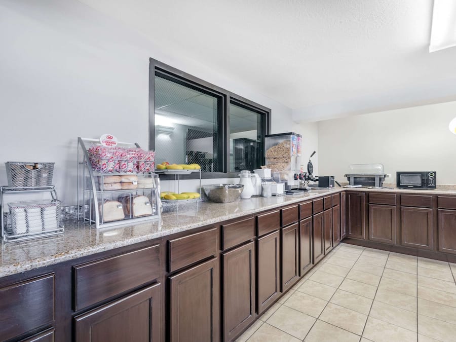 Free daily continental breakfast