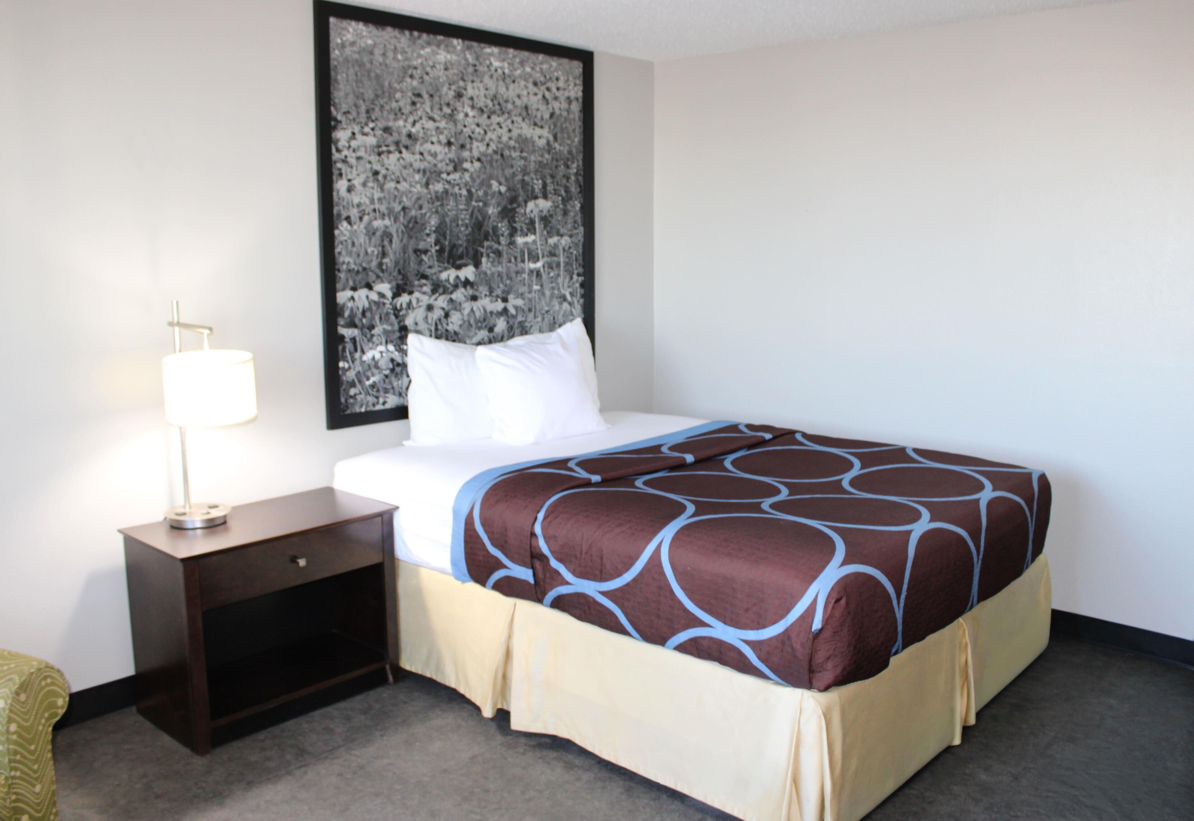 Bureau, fer et planche à repasser, lits bébé (gratuits)