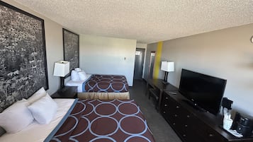 Habitación, 2 camas matrimoniales, para no fumadores | Escritorio, tabla de planchar con plancha y cunas gratuitas