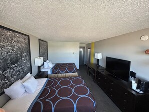 Bureau, fer et planche à repasser, lits bébé (gratuits)