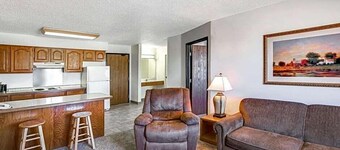 Super 8 by Wyndham Aberdeen West