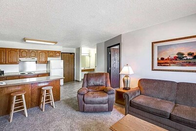 Super 8 by Wyndham Aberdeen West