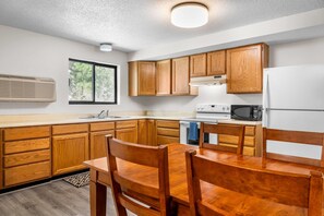 Suite, Multiple Beds, Non Smoking, Kitchen | Private kitchen | Fridge, microwave, coffee/tea maker - Super 8 by Wyndham Custer/Crazy Horse Area (Custer)