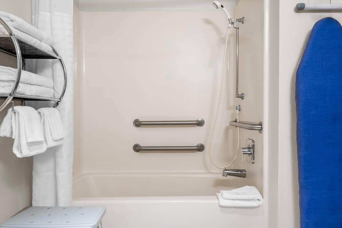 Room, 1 Queen Bed, Accessible, Non Smoking (Mobility) | Accessible bathroom