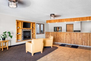 Lobby - Super 8 by Wyndham Custer/Crazy Horse Area (Custer)