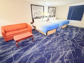 Suite familiar, 2 camas Queen size, para no fumadores | Escritorio, wifi gratis y ropa de cama 