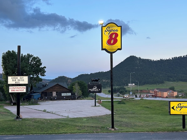 A restaurant named 'Super 8' with a sign indicating 'Continental Breakfast'. - Super 8 by Wyndham Hot Springs (Hot Springs)