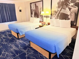 Escritorio, sistema de insonorización, wifi gratis y ropa de cama 