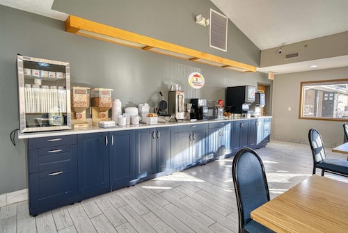 Super 8 by Wyndham Hot Springs