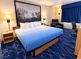 Escritorio, sistema de insonorización, wifi gratis y ropa de cama