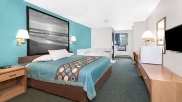 Deluxe Studio Suite, 1 King Bed, Non Smoking | Blackout drapes, free cribs/infant beds, free WiFi, bed sheets