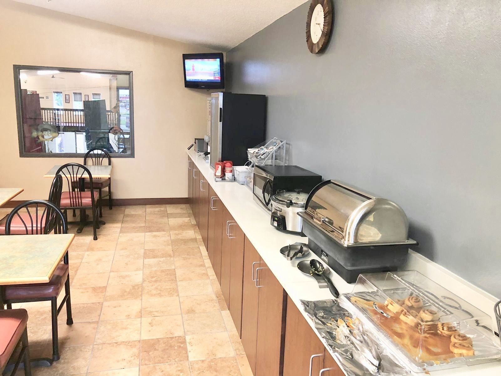 朝食 (テイクアウト)、毎日提供 (無料)