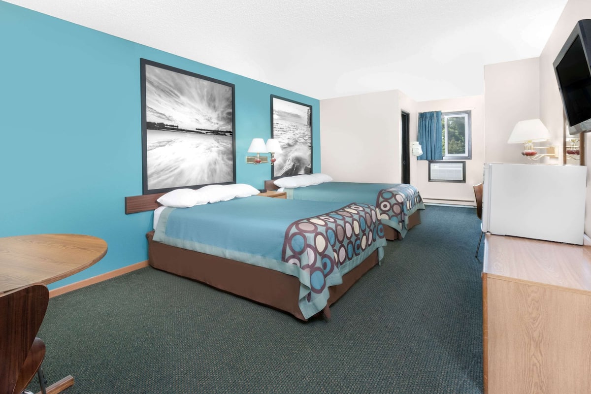 Chambre, 2 grands lits, non-fumeur, vue piscine