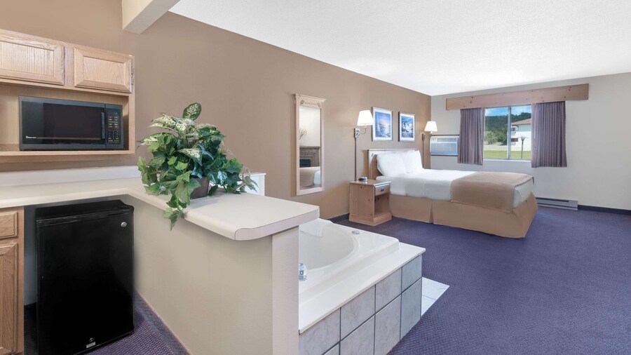 Super 8 by Wyndham Chamberlain SD