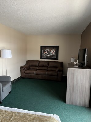 Suite | Living area | 32-inch TV with cable channels
