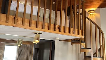 Suite, 1 King Bed, Hot Tub | Premium bedding, desk, laptop workspace, blackout drapes