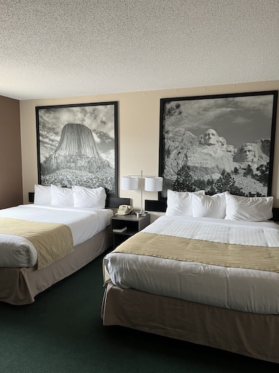 Super 8 by Wyndham Sturgis