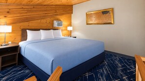 Suite, 1 King Bed, Hot Tub | Bathroom