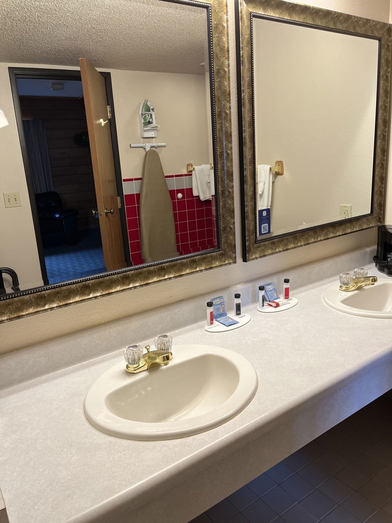 Bathroom | Free toiletries, hair dryer, towels, soap