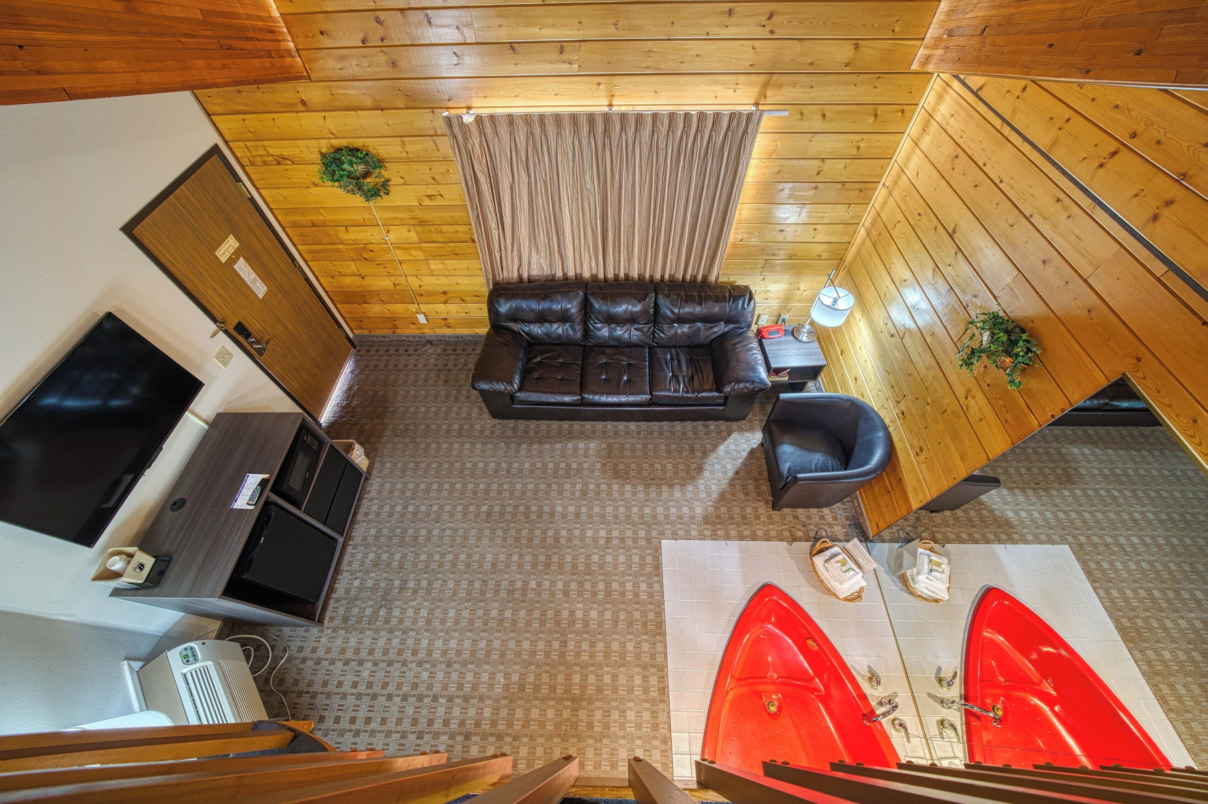 Suite, 1 King Bed, Hot Tub | Living area | 32-inch TV with cable channels