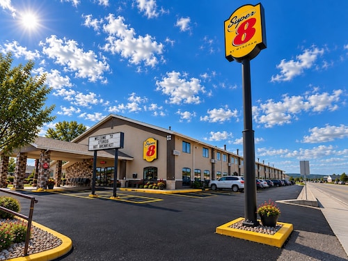 Super 8 by Wyndham Sturgis