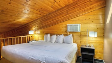 Suite, 1Â King-Bett, Whirlpool | Hochwertige Bettwaren, Schreibtisch, laptopgeeigneter Arbeitsplatz