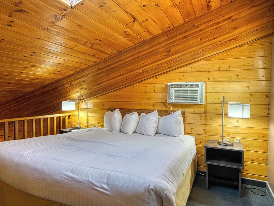 Suite - 1 kingsize-seng - boblebad | Premium-sengetøj, skrivebord, arbejdsområde til bærbare computere