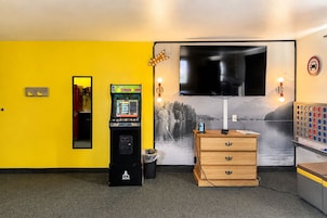 Family Room Non-Smoking with Kids Arcade