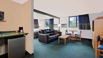 Escritorio, cortinas blackout, wifi gratis y ropa de cama