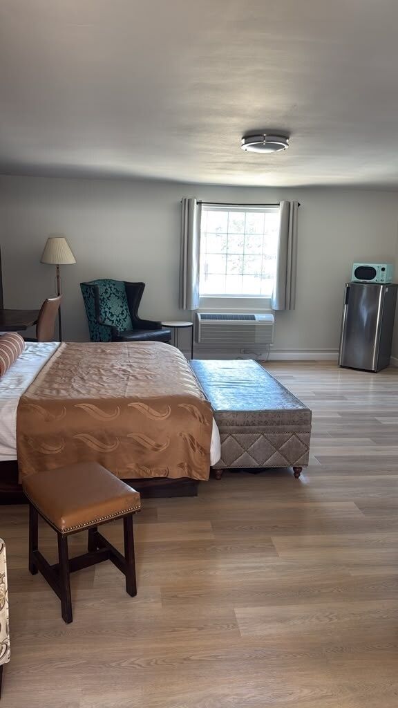 Escritorio, cortinas blackout, wifi gratis y ropa de cama 