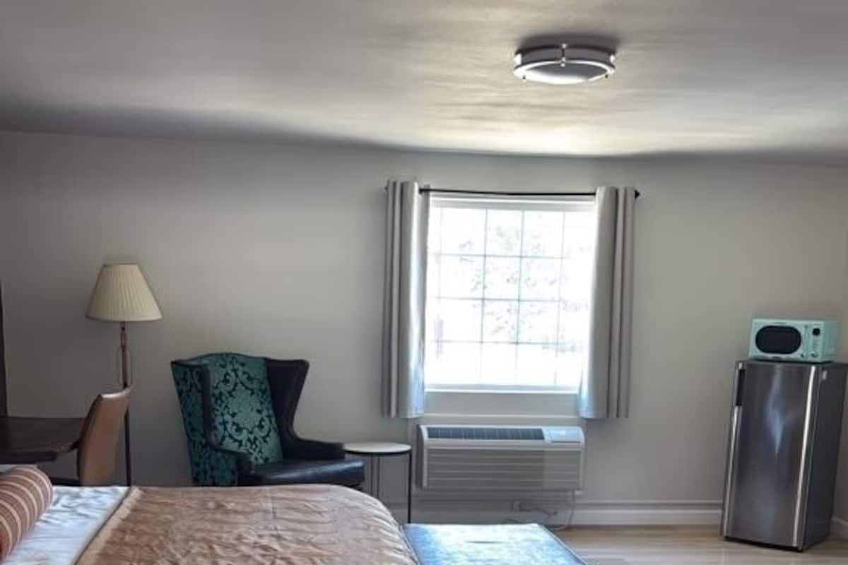 Desk, blackout drapes, WiFi (free), bed sheets