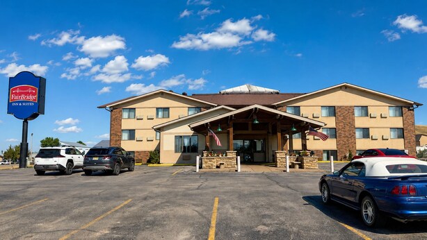 Parking - FairBridge Inn & Suites Spearfish (Spearfish)