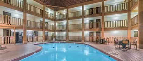 Piscine couverte, piscine extérieure