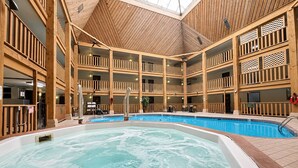 Indoor pool - FairBridge Inn & Suites Spearfish (Spearfish)