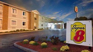 A Super 8 hotel with a parking lot and a signboard. - Super 8 by Wyndham Lexington/Hamburg Area (Lexington)