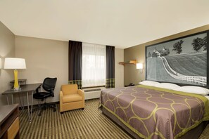 Skrivbord, mörkläggningsgardiner, strykjärn/strykbräda och barnsängar