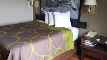 Chambre, 1 grand lit, fumeur (2nd Floor Only) | Vue de la chambre