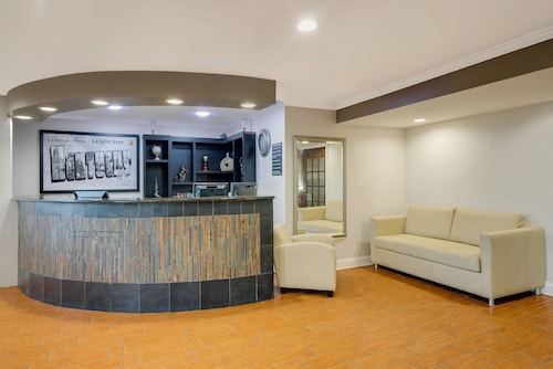 Super 8 by Wyndham Lexington/Hamburg Area