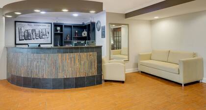 Super 8 by Wyndham Lexington/Hamburg Area