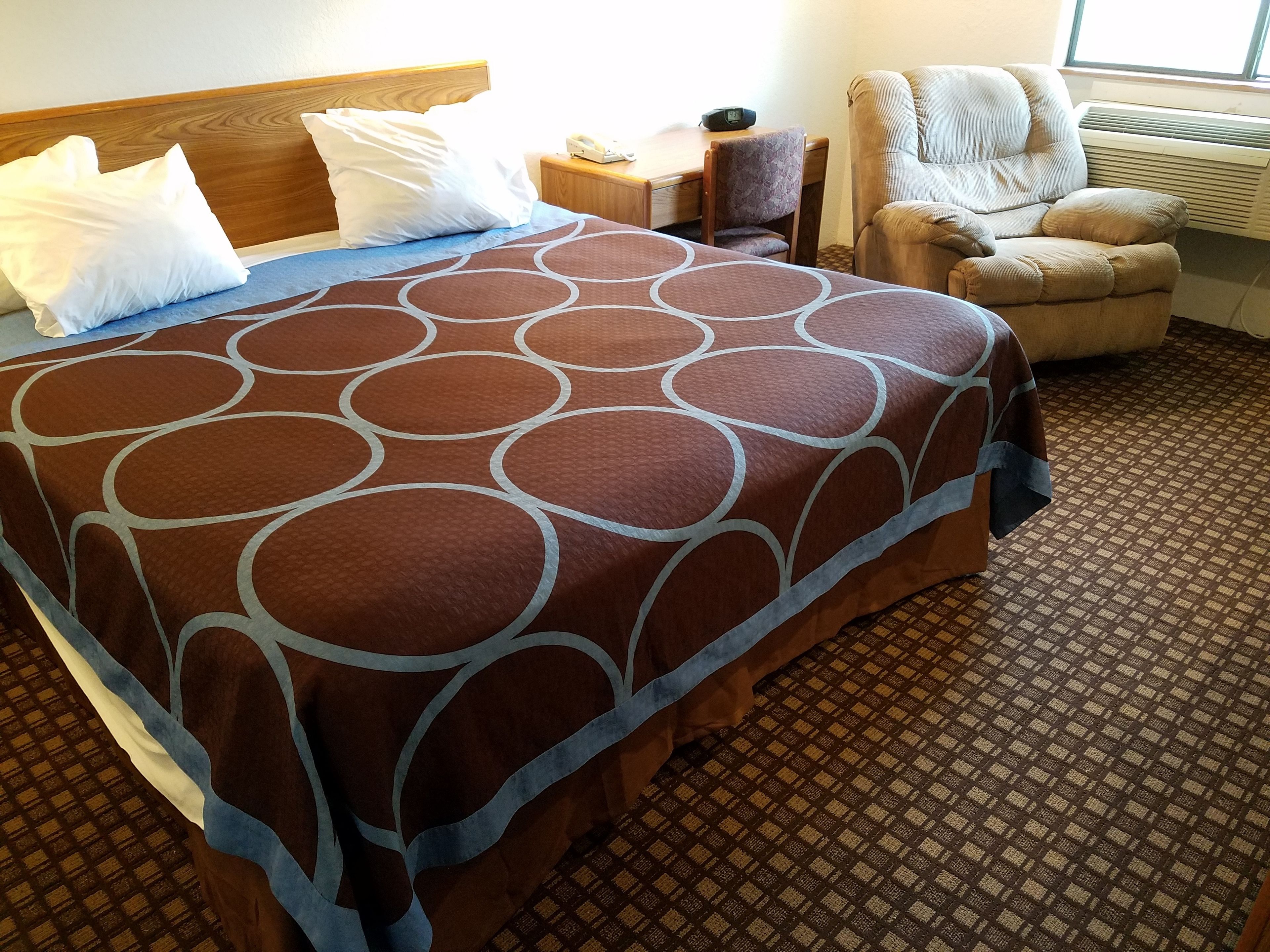 Room, 1 King Bed, Non Smoking | Free WiFi, bed sheets