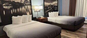 Super 8 by Wyndham Bloomington/Airport
