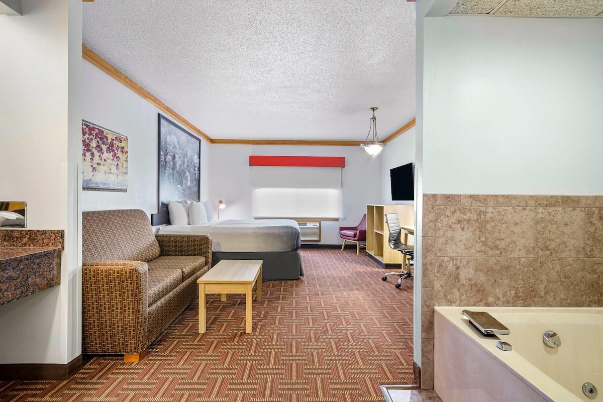Efficiency, Room, 1 King Bed, Non Smoking | In-room safe, desk, iron/ironing board, free cribs/infant beds