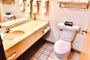 Combined shower/tub, designer toiletries, hair dryer, towels